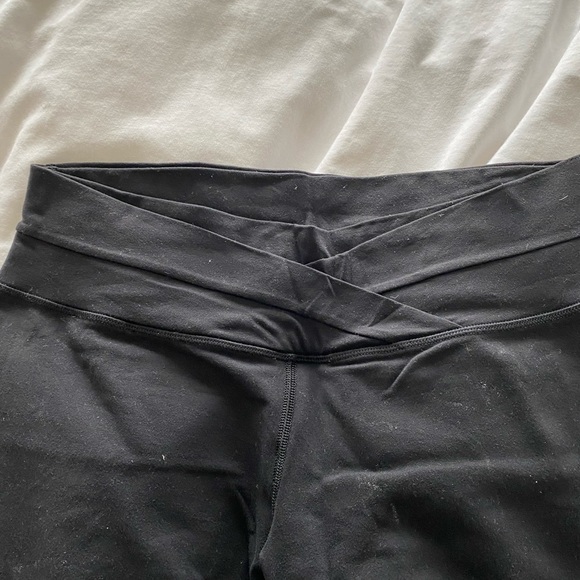 Black Lululemon Wide-leg Cropped Pants - Picture 3 of 12